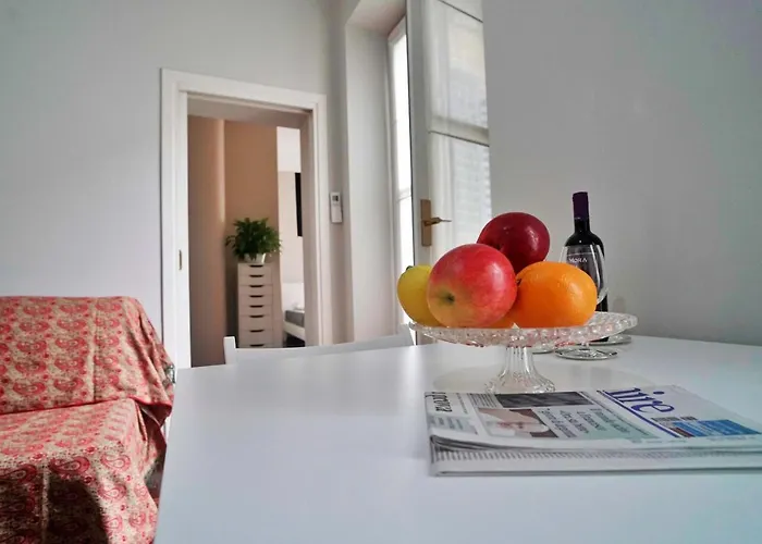 Chic 1Bdr With Shared Terrace Steps From Duomo By Rentopolis